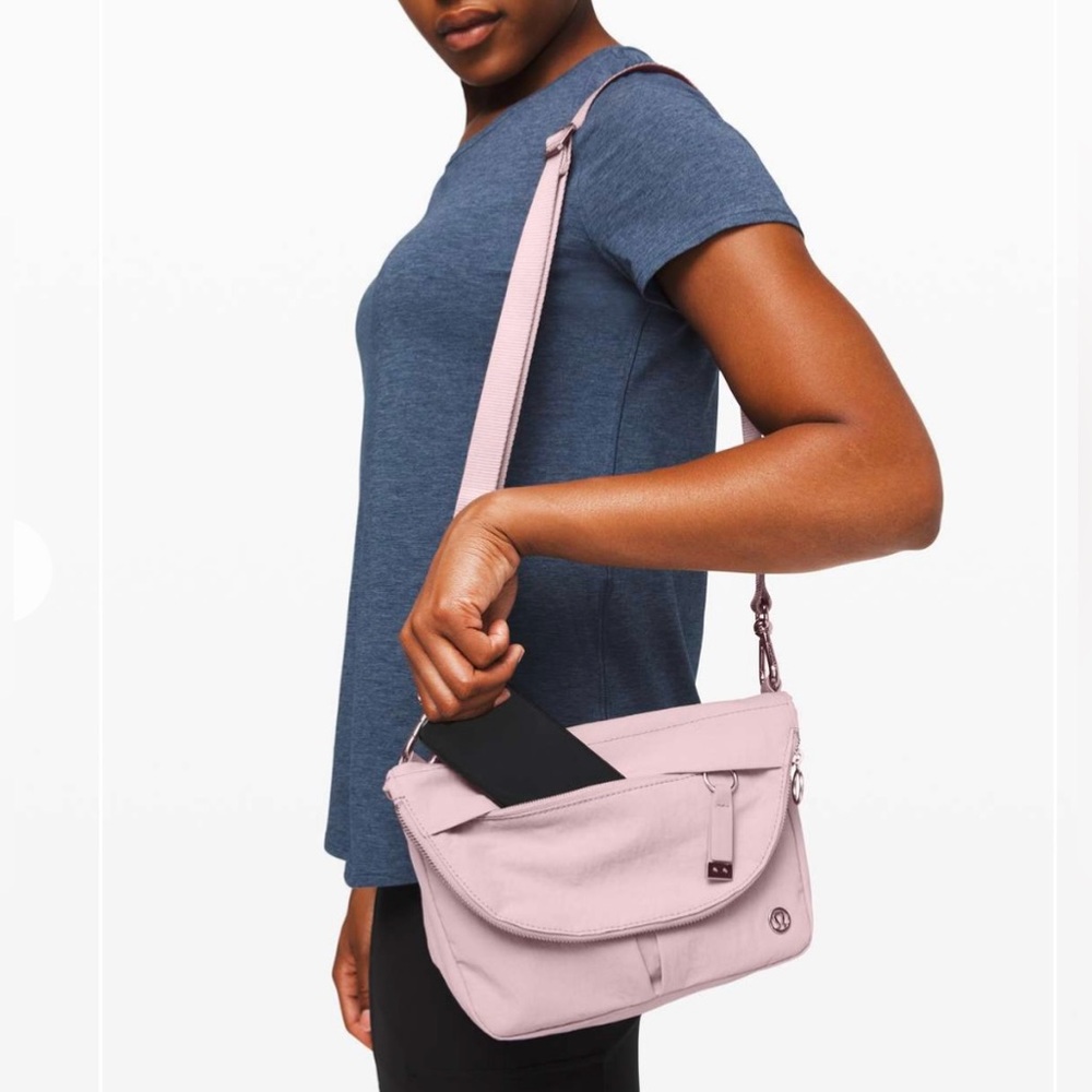 Lululemon All Night Festival Bag Vol 5L in Smoky Blush Pink Soft girl